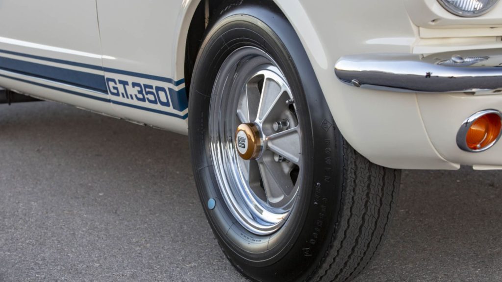 1965 Shelby GT-350 Blue dot tyres